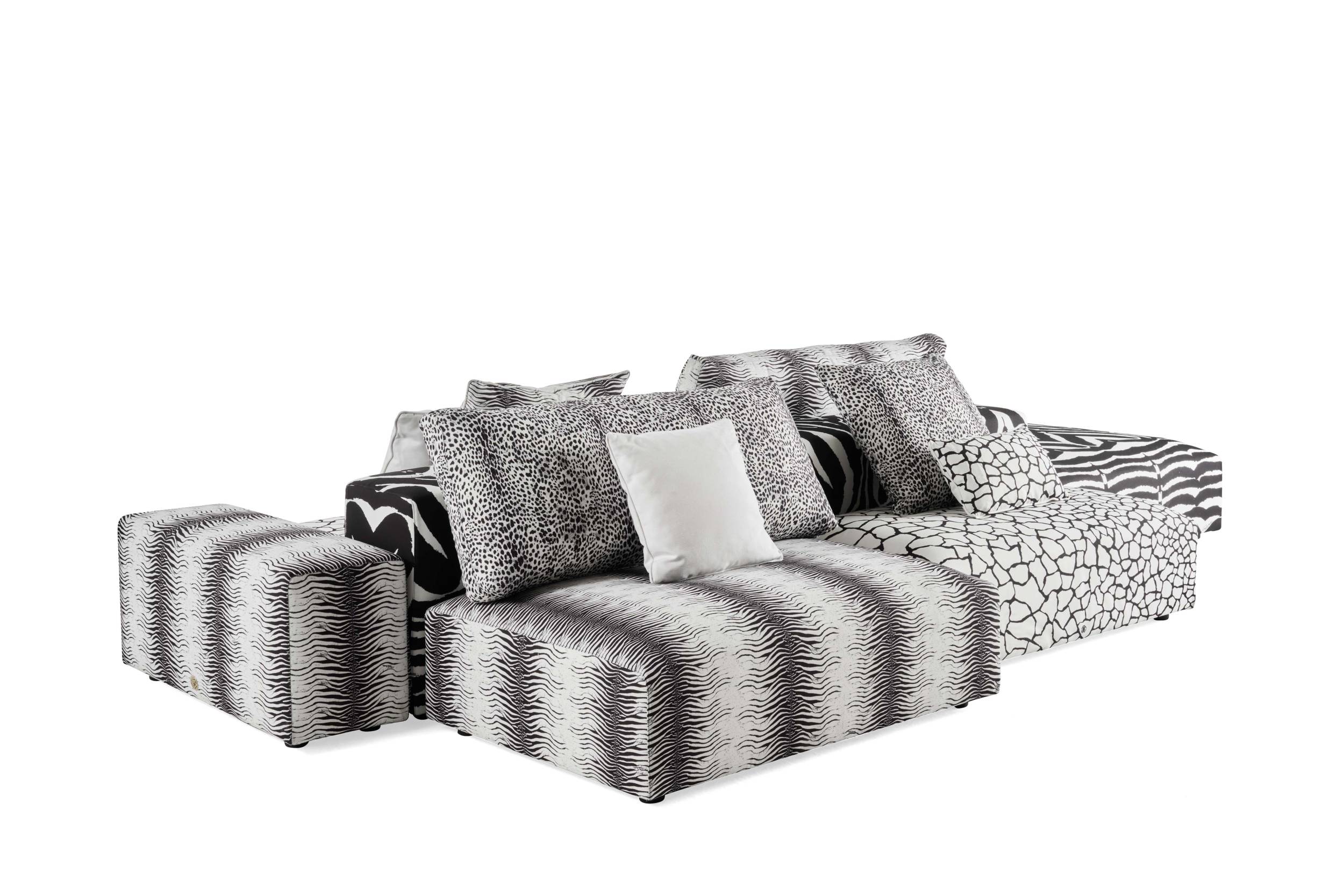 RCHI_DAHLAK_outdoor-sectional-sofa_composition-A_2023_04.jpg