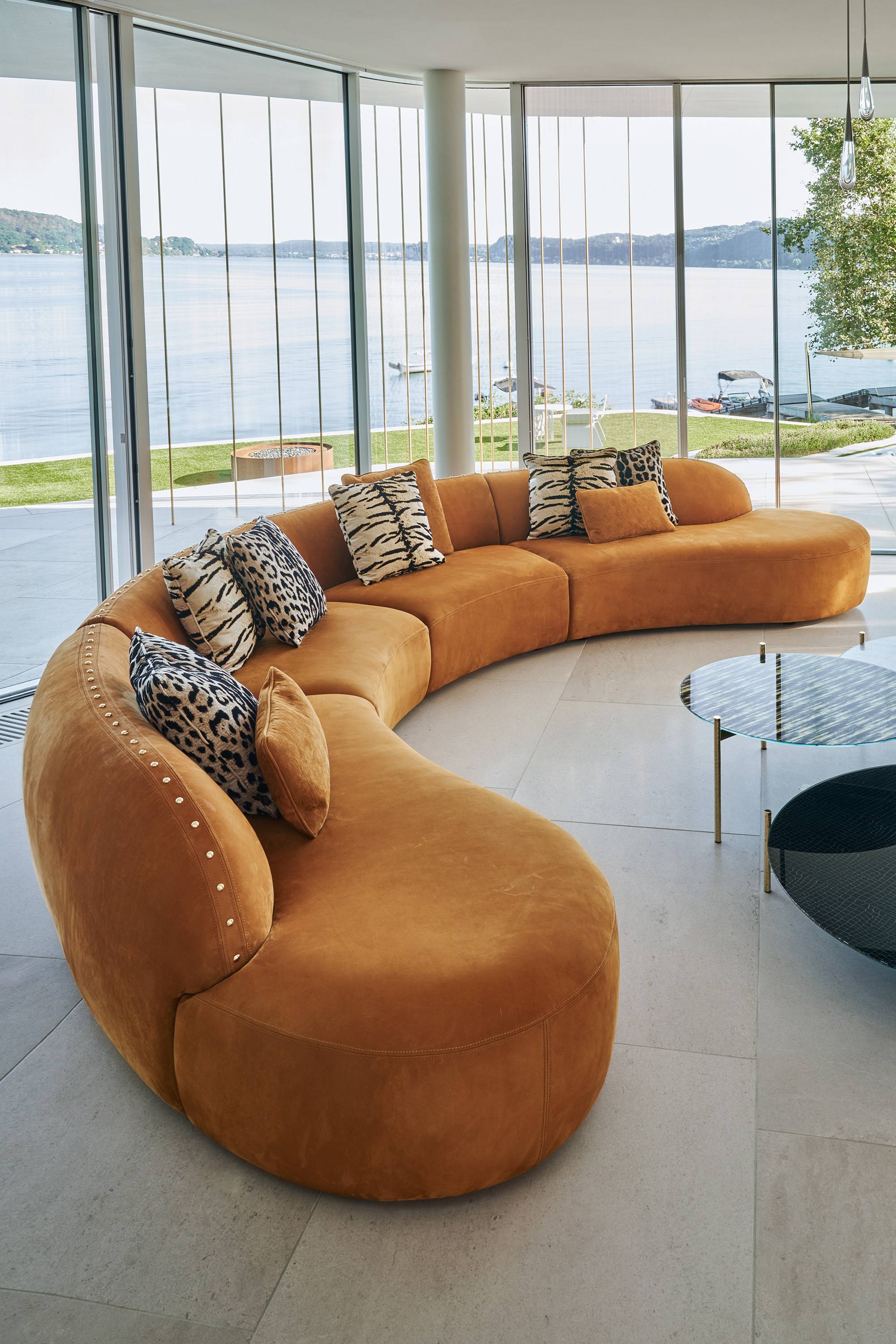 RCHI_2023_WHITE-&-WILD_catalogue_0020