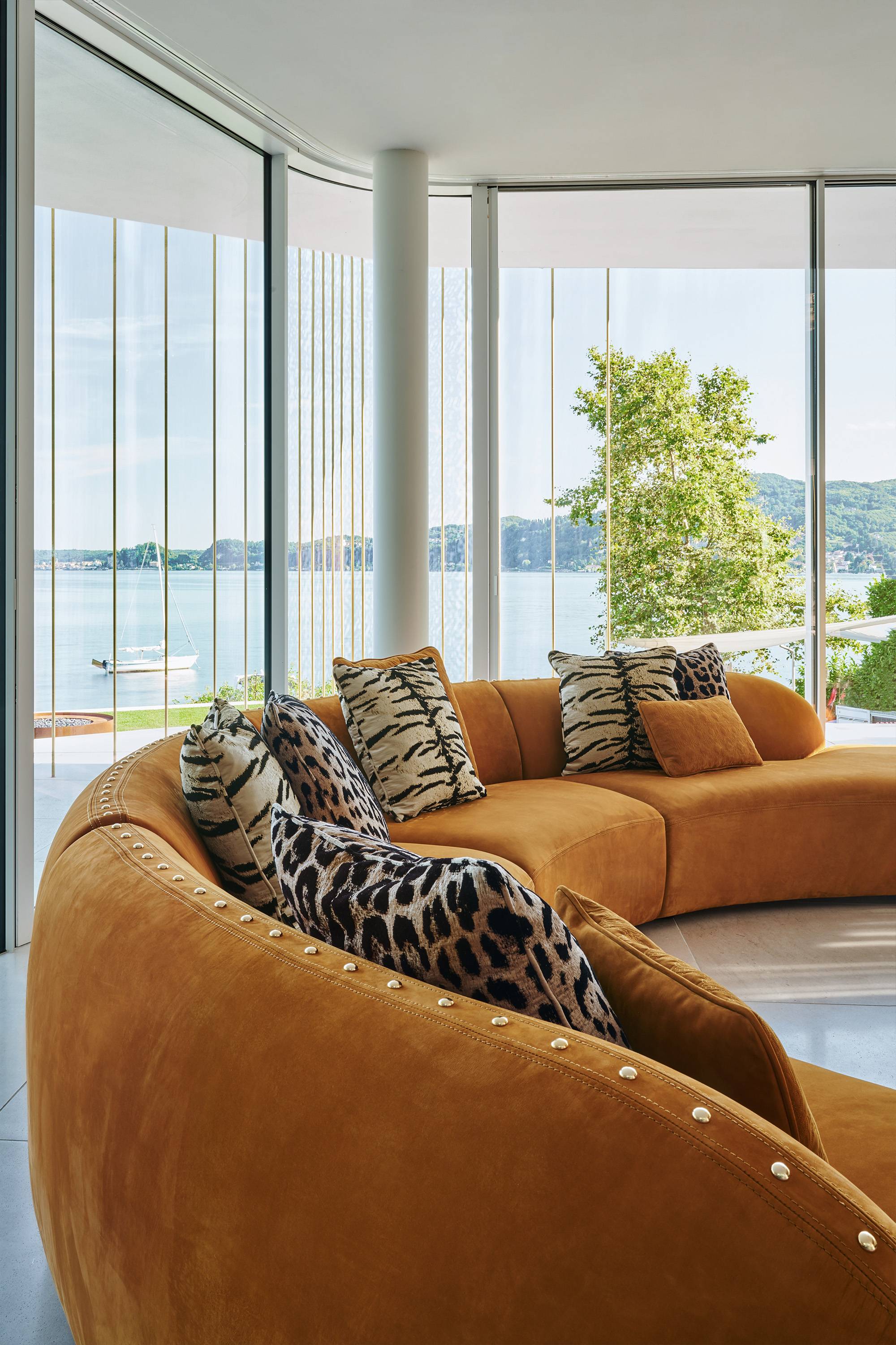 RCHI_2023_WHITE-&-WILD_catalogue_0021