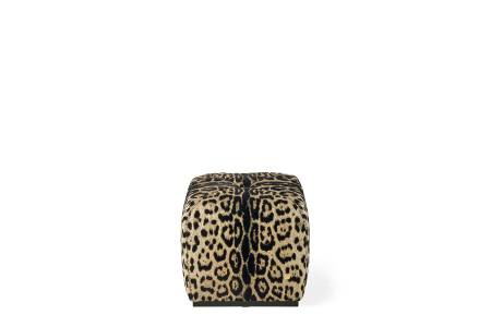RCHI_HERA-SLEEK_pouf_C.HE2.222.AHX_2025_01.jpg